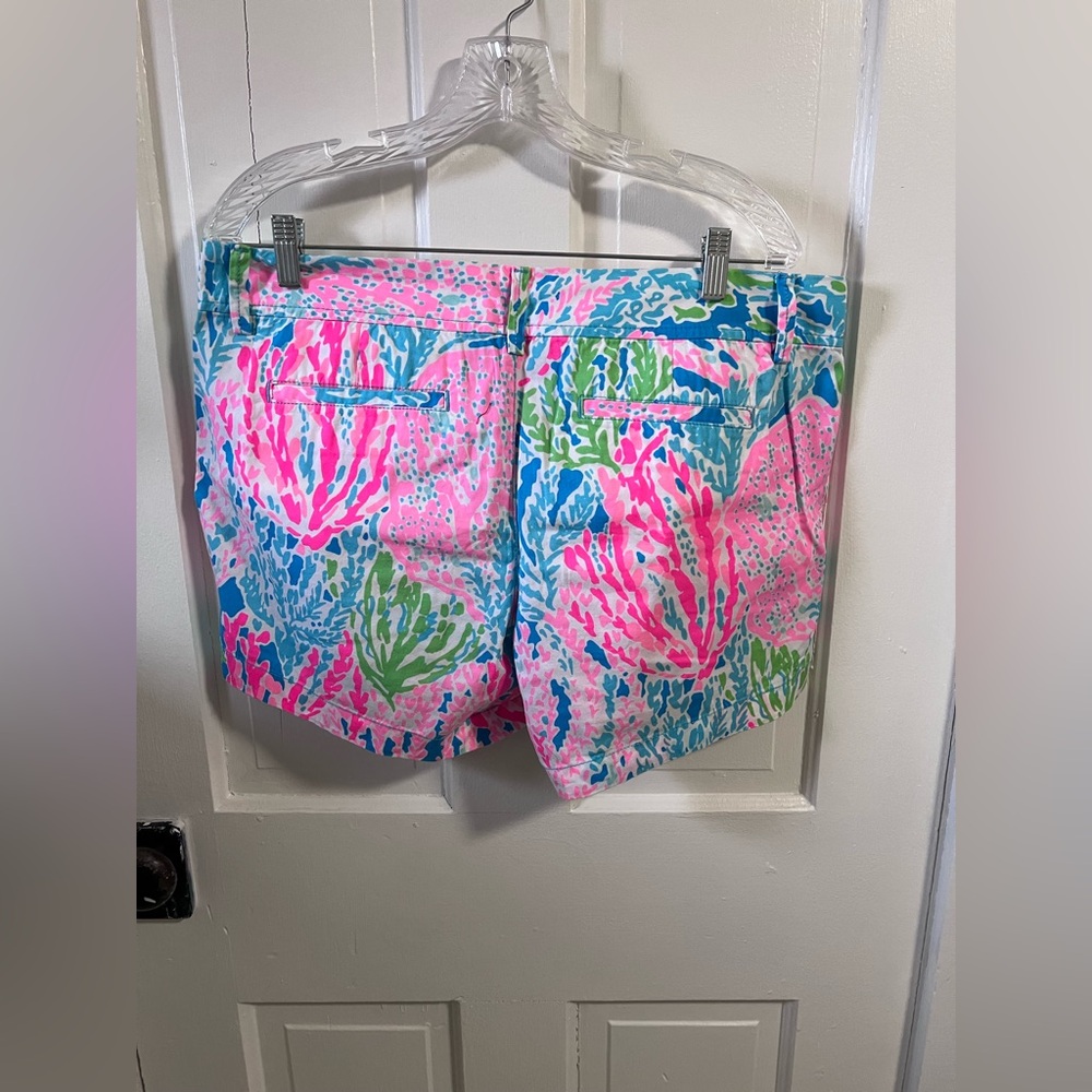 Lilly Pulitzer size 14 Callahan shorts in Let’s Cha Cha - Picture 2 of 5